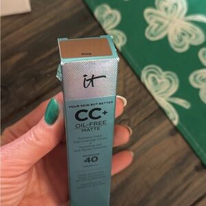 it cosmetics CC+ Oil-Free Matte Cream SPF 40 — Deep Shade